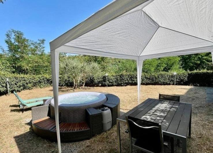 Rustico Jacuzzi & Wine Apartment La Collina Exterior photo