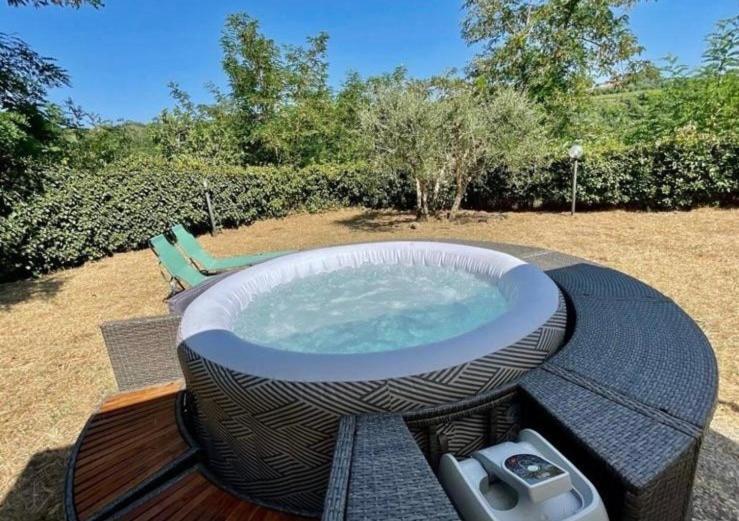 Rustico Jacuzzi & Wine Apartment La Collina Exterior photo